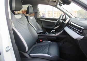 Подержанный автомобиль Geely Atlas 2024 года (11 фото)