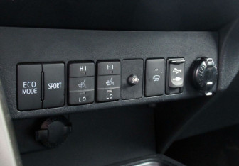 Подержанный автомобиль Toyota RAV4 2014 года (18 фото)