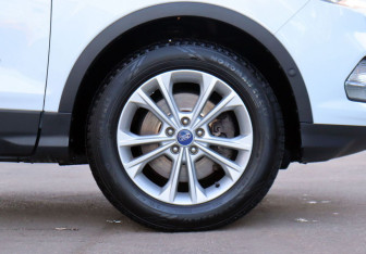 Подержанный автомобиль Ford Kuga 2016 года (9 фото)