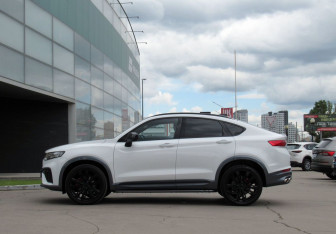 Подержанный автомобиль Geely Tugella 2023 года (8 фото)