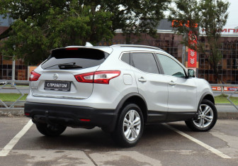 Подержанный автомобиль Nissan Qashqai 2017 года (5 фото)