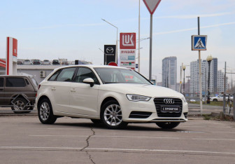 Подержанный автомобиль Audi A3 Hatchback 2014 года (3 фото)