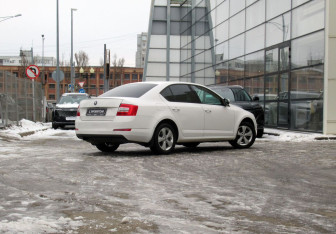 Подержанный автомобиль Skoda Octavia Liftback 2015 года (5 фото)