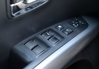 Подержанный автомобиль Mitsubishi Outlander 2010 года (14 фото)