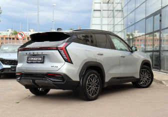 Подержанный автомобиль Geely Atlas 2024 года (5 фото)