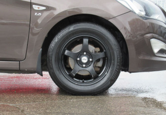 Подержанный автомобиль Hyundai Solaris Hatchback 2014 года (9 фото)