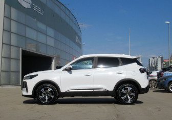 Подержанный автомобиль Chery Tiggo 4 2024 года (8 фото)