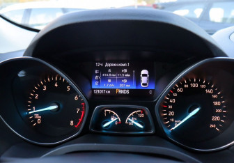 Подержанный автомобиль Ford Kuga 2016 года (15 фото)