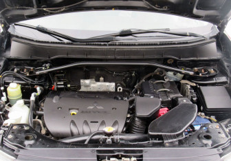 Подержанный автомобиль Mitsubishi Outlander 2008 года (10 фото)