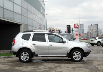 Подержанный автомобиль Renault Duster 2014 года (4 фото)