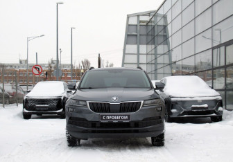 Подержанный автомобиль Skoda Karoq 2021 года (2 фото)