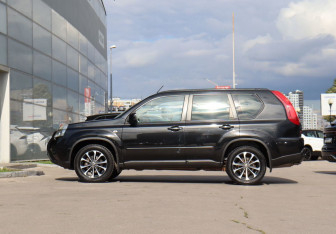 Подержанный автомобиль Nissan X-Trail 2011 года (8 фото)