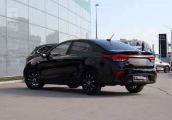 Подержанный автомобиль Kia Rio Sedan 2017 года (7 фото)