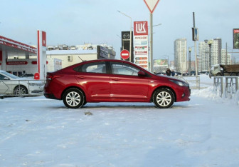 Подержанный автомобиль Hyundai Solaris Sedan 2021 года (4 фото)