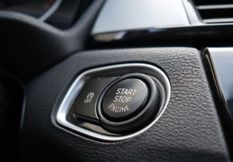 Подержанный автомобиль BMW X1 2016 года (13 фото)