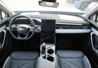 Подержанный автомобиль Geely Atlas 2024 года (13 фото)