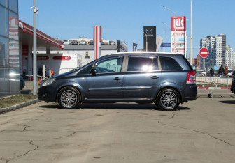 Подержанный автомобиль Opel Zafira Compactvan 2009 года (8 фото)