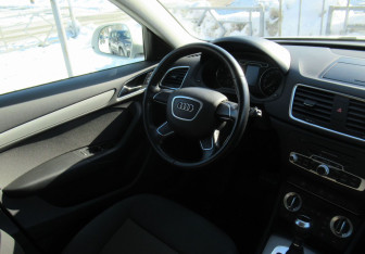 Подержанный автомобиль Audi Q3 2012 года (15 фото)