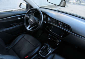 Подержанный автомобиль Kia Rio Hatchback 2018 года (12 фото)