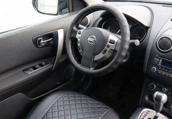 Подержанный автомобиль Nissan Qashqai 2012 года (15 фото)