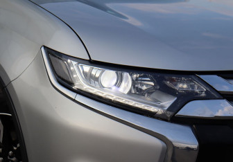 Подержанный автомобиль Mitsubishi Outlander 2018 года (10 фото)