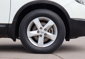 Подержанный автомобиль Nissan Qashqai 2012 года (9 фото)