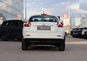 Подержанный автомобиль Nissan Juke 2013 года (6 фото)