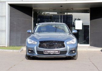 Подержанный автомобиль Infiniti Q50 2015 года (2 фото)