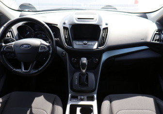 Подержанный автомобиль Ford Kuga 2017 года (12 фото)