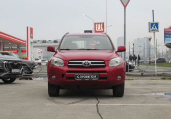 Подержанный автомобиль Toyota RAV4 2008 года (2 фото)