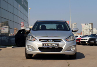 Подержанный автомобиль Hyundai Solaris Sedan 2011 года (2 фото)