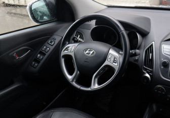 Подержанный автомобиль Hyundai ix35 2014 года (15 фото)