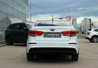 Подержанный автомобиль Kia Rio Sedan 2015 года (6 фото)