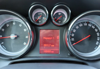 Подержанный автомобиль Opel Astra Hatchback 2011 года (16 фото)
