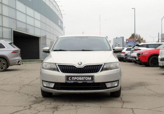 Подержанный автомобиль Skoda Rapid Liftback 2014 года (2 фото)