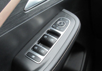 Подержанный автомобиль Omoda C5 2022 года (15 фото)