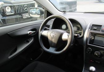 Подержанный автомобиль Toyota Corolla Sedan 2012 года (14 фото)