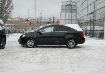 Подержанный автомобиль Chevrolet Aveo Sedan 2013 года (8 фото)