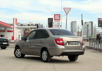 Подержанный автомобиль LADA (ВАЗ) Granta Sedan 2021 года (7 фото)