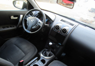 Подержанный автомобиль Nissan Qashqai 2010 года (12 фото)
