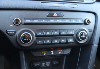 Подержанный автомобиль Kia Sportage 2017 года (16 фото)