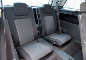 Подержанный автомобиль Opel Zafira Compactvan 2011 года (19 фото)