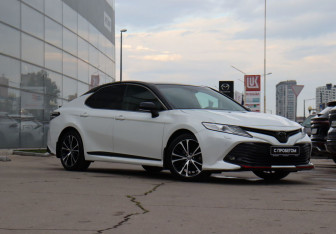 Подержанный автомобиль Toyota Camry Sedan 2020 года (3 фото)