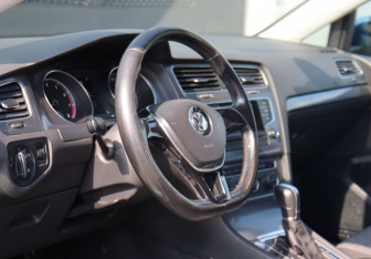 Подержанный автомобиль Volkswagen Golf Hatchback 2013 года (15 фото)