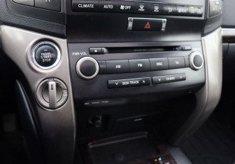 Подержанный автомобиль Toyota Land Cruiser Suv 2008 года (23 фото)