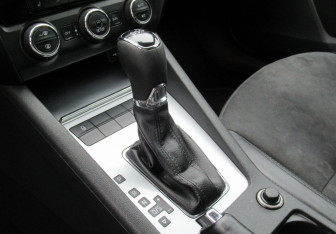 Подержанный автомобиль Skoda Octavia Liftback 2015 года (17 фото)