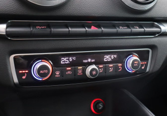 Подержанный автомобиль Audi A3 Hatchback 2014 года (12 фото)