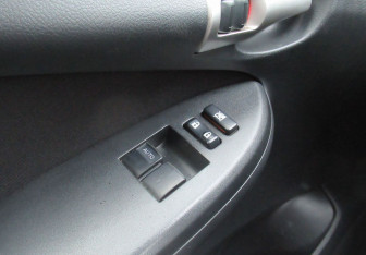 Подержанный автомобиль Toyota Corolla Sedan 2011 года (11 фото)