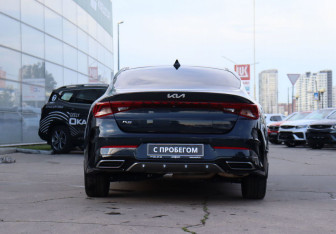 Подержанный автомобиль Kia K5 2022 года (6 фото)