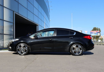 Подержанный автомобиль Kia Cerato Sedan 2013 года (8 фото)